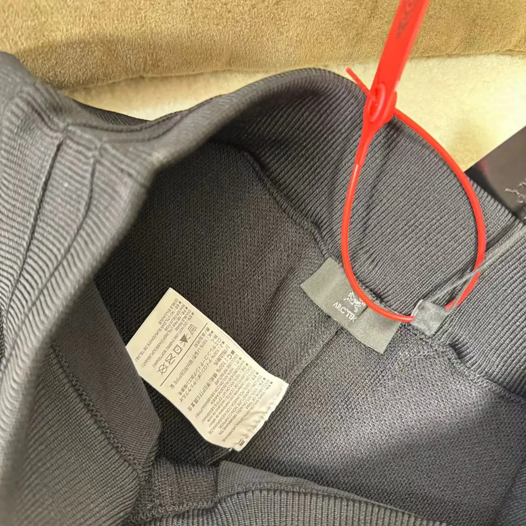 Arcteryx konseal short Series logo
